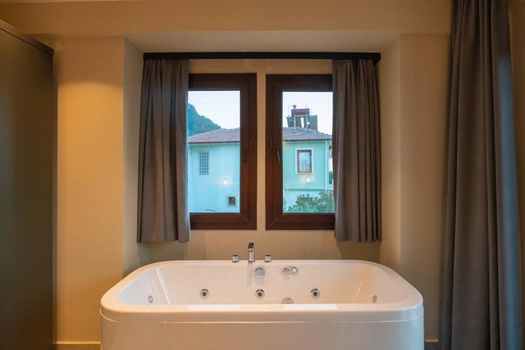 Havuzlu Korunakli Jakuzili Villa Fethiye Eksteriør bilde
